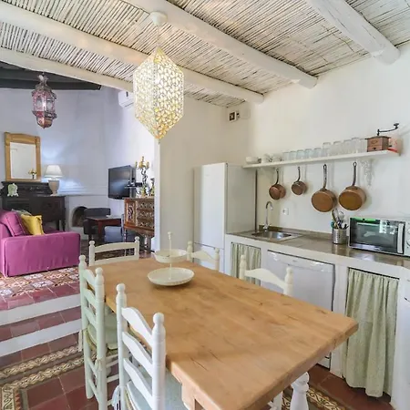 Casa De La Mariola